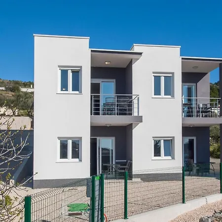 Osti * Rogoznica (Sibenik-Knin)