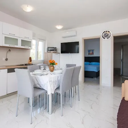 Osti Apartment *