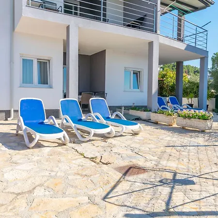 Apartament Osti