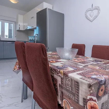 Apartament Osti *