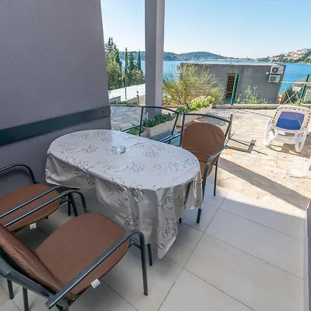 Apartament Osti *