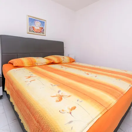 Apartament Osti